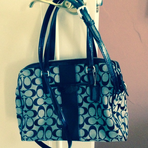 SOLD on TRADESY NEW W/TAG COACH SIG STRIPE SATCHEL - Picture 3 of 4