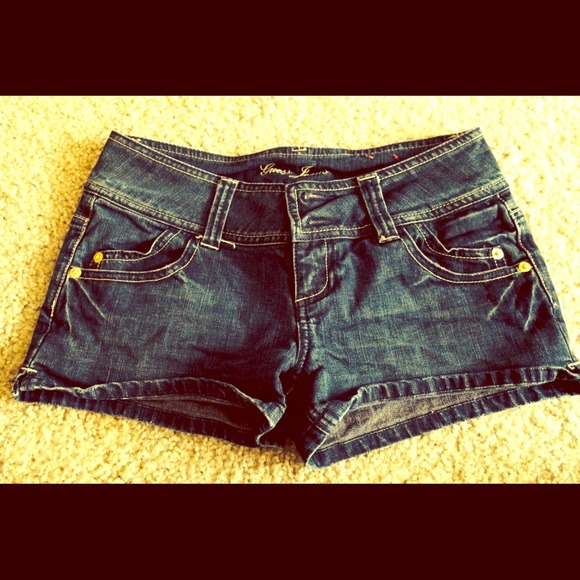 SOLD Guess shorts size 26