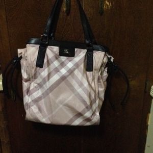 Buckliegh Burberry bag ❌on hold❌