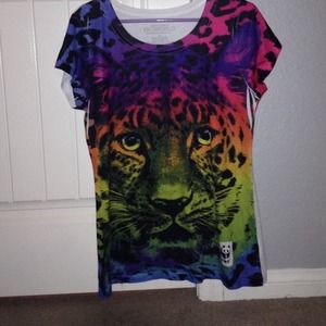 Small for 2x. Beautiful shirt though.