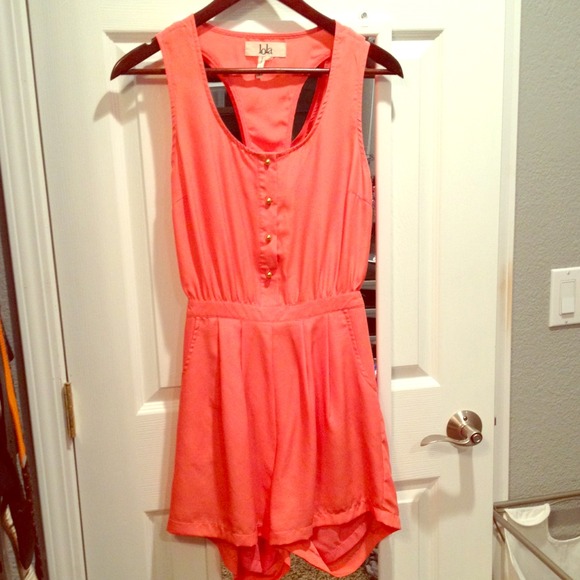 Lola Size L Coral Romper