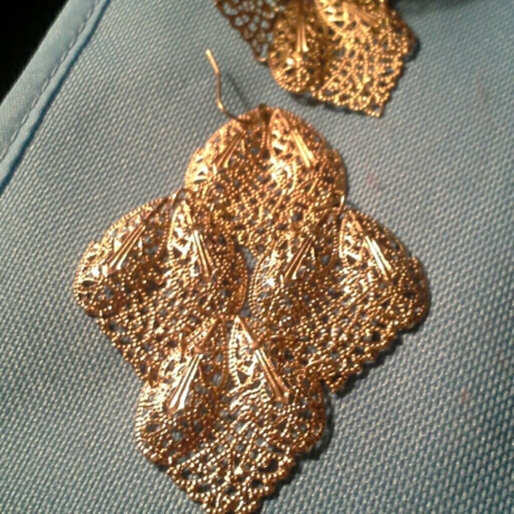 Earings - Picture 2 of 2