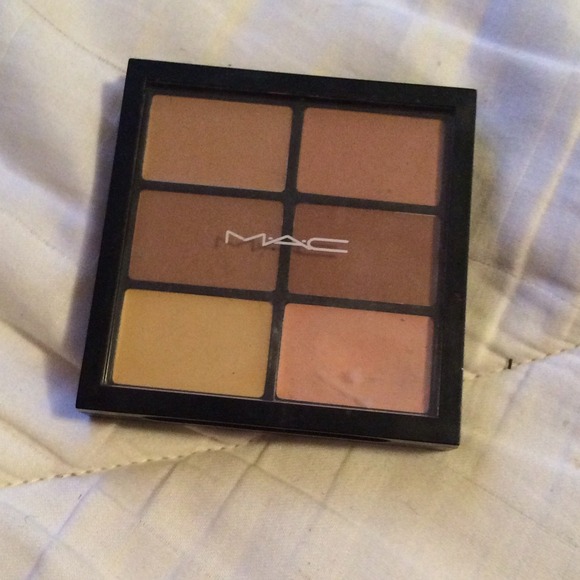 SOLD-----------Mac concealer - Picture 1 of 3