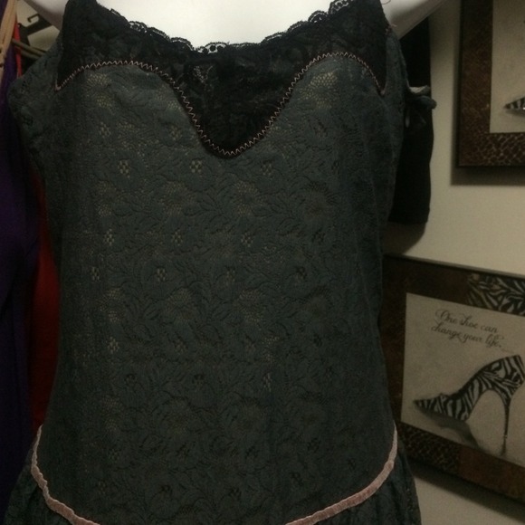 Lace dress - Picture 2 of 4
