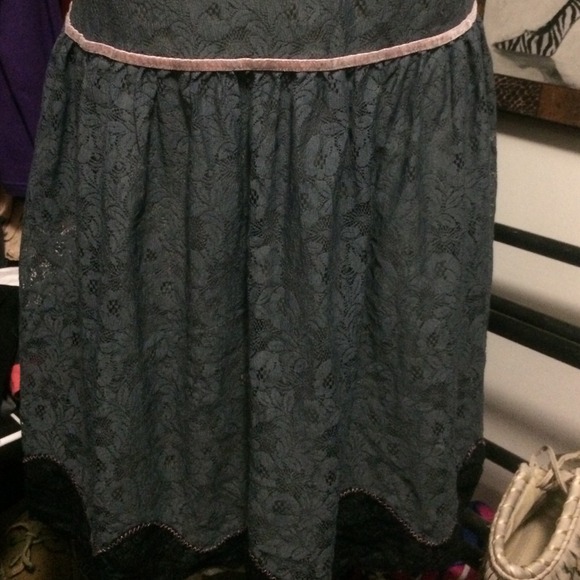 Lace dress - Picture 3 of 4