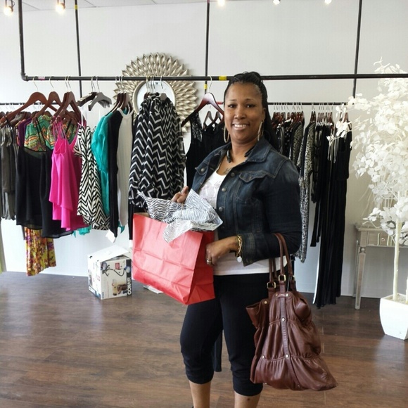 HAPPY CUSTOMERS SHOPPING AT MBella!