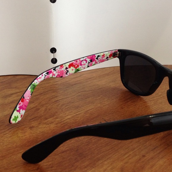 ❌SOLD IN BUNDLE❌Aldo shades - Picture 2 of 3