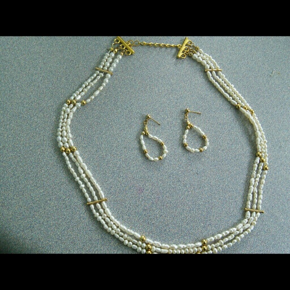 Necklace and earrings set