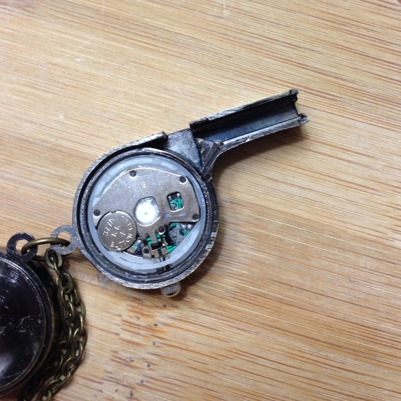 Whistle clock necklace - Picture 3 of 3