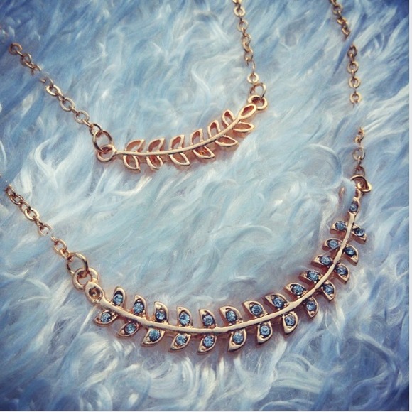 NEW beautiful leaf choker/necklace & ring bundle