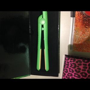 100% solid ceramic straightener pink red and gee