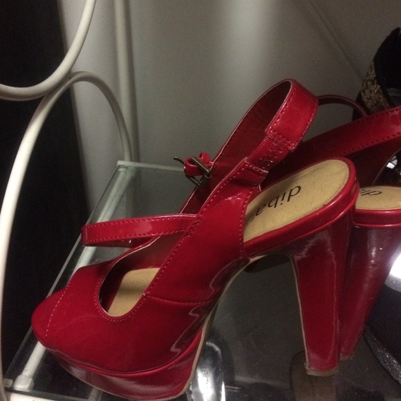 Red heels - Picture 3 of 4