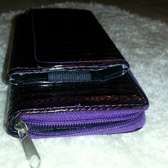 Purple wallet with phone holder (NEVER USED) - Picture 2 of 3