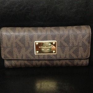 ❌Hold for gabby❌MK checkbook wallet💖