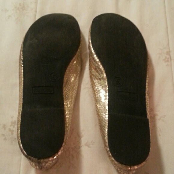 Gold sparkle flats (used) size 5 - Picture 2 of 3