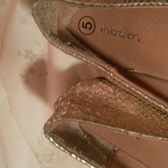 Gold sparkle flats (used) size 5 - Picture 3 of 3