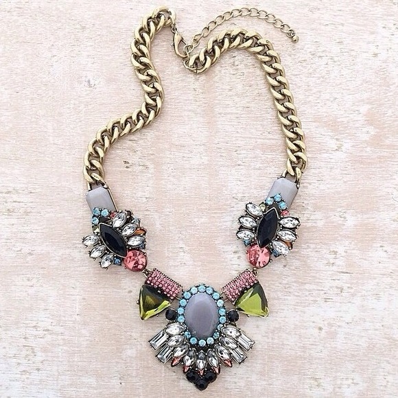 🚫SOLD🚫 Glam Statement Necklace - Picture 2 of 4