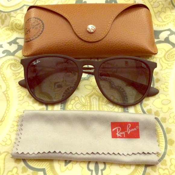 Black Ray-Ban Erika sunglasses