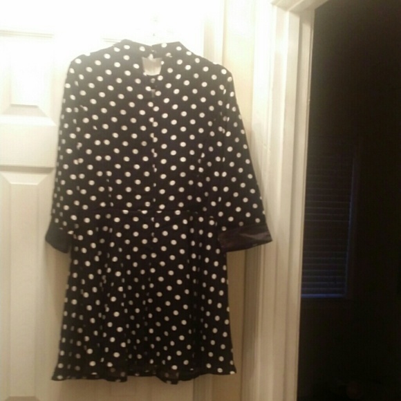 Cute knee length dress, great for all occasions