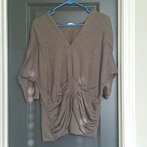 Nice top, bought & never worn. Nice item for fall