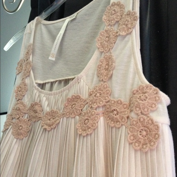 FINAL MARKDOWN Lauren Conrad blush pleated top. - Picture 3 of 4