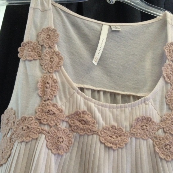 FINAL MARKDOWN Lauren Conrad blush pleated top. - Picture 4 of 4