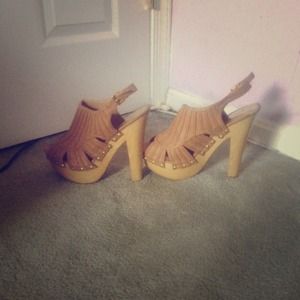 Cute Beige Open Toed Heel