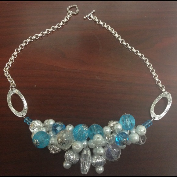 Pearl cluster necklace