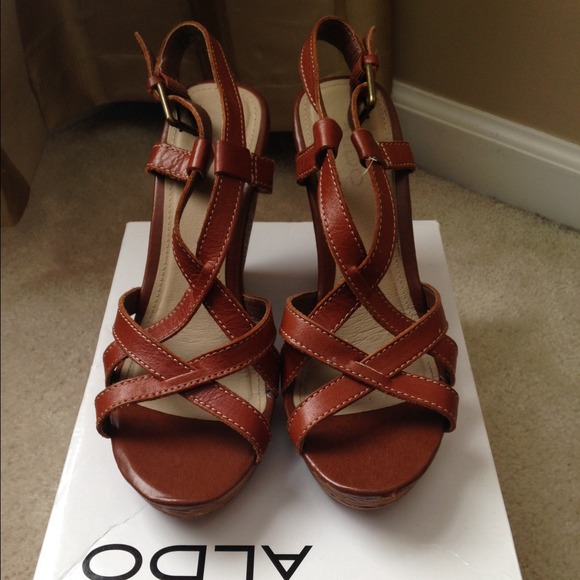 🌟🌟Host Pick🌟🌟Aldo Cognac Toe Out Wedges