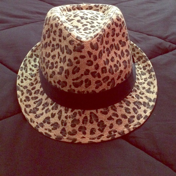 $7 🅿️🅿️ Cheetah fedora hat