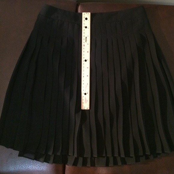LOFT pleated skirt - Picture 3 of 4