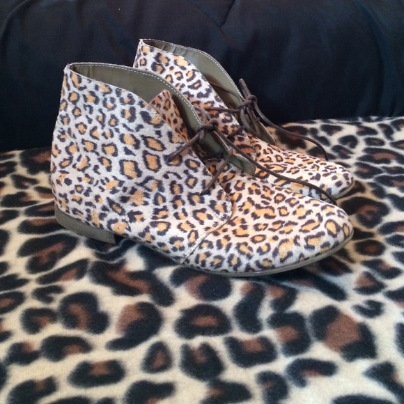 $7 🅿️🅿️ Cheetah oxford