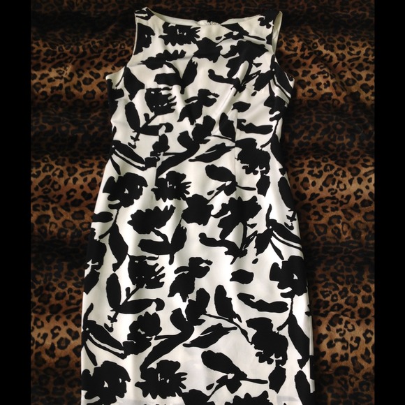 💖💖💖Reduced💖💖💖black/white Maggie London dress