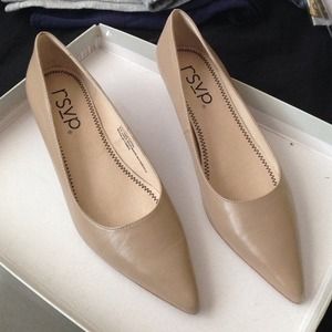 Low heel shoe