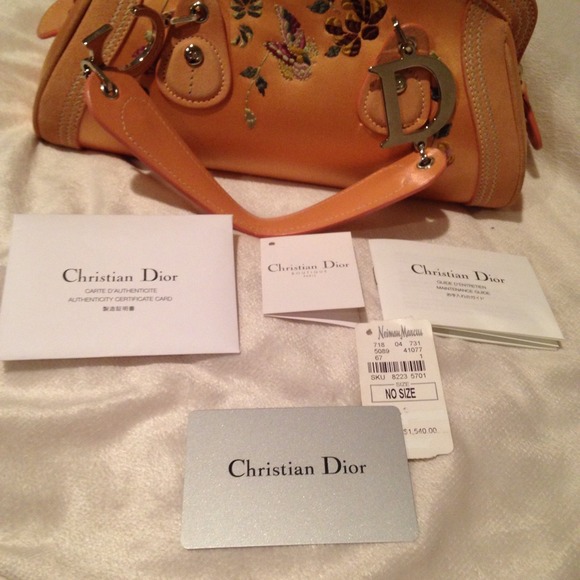 💔💔sold💔💔🎉HOST PICK🎉LIMITED EDITION DIOR SILK - Picture 4 of 4