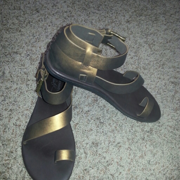New Donald J. Pliner bronze sandals