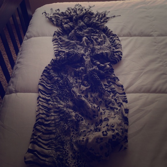 Final Price - Clair's Cheetah and Zebra Scarf