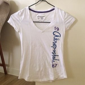 Aéropostale White V-Neck Tee