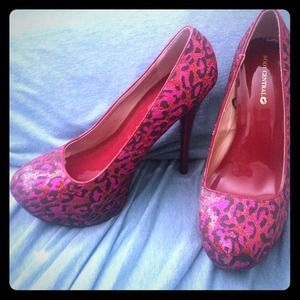 Sparkly animal print heels!