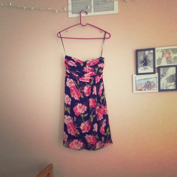 Strapless floral dress 🚫SOLD🚫