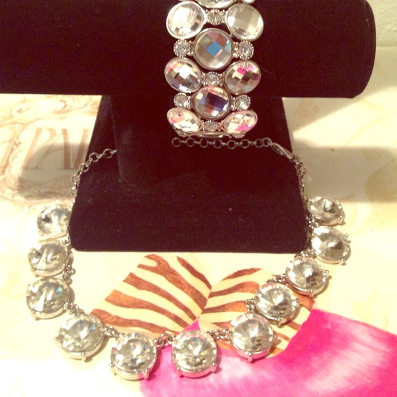 Silver ice Fashion set necklace and bracelet