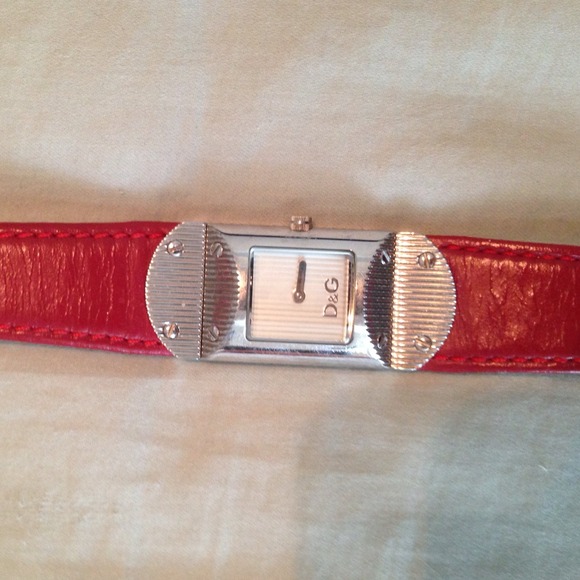 Red D&G watch - Picture 1 of 4