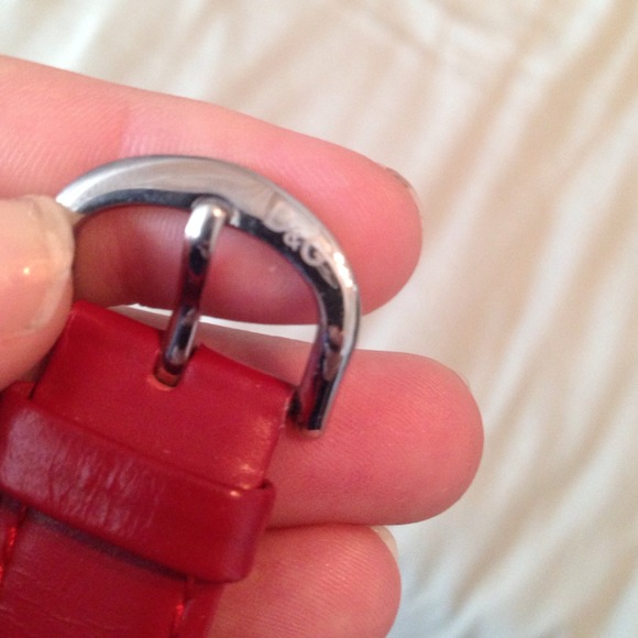 Red D&G watch - Picture 3 of 4