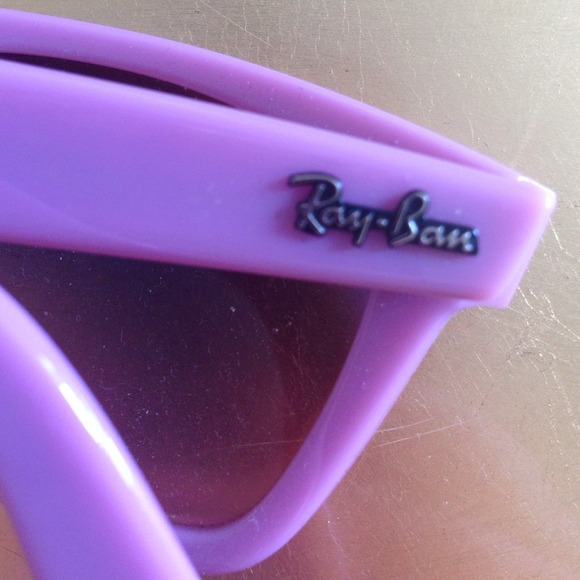 Pink polarized Ray Ban Wayfarers - Picture 3 of 4