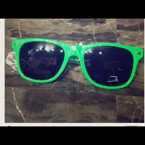 Cute Unisex Green sunglasses