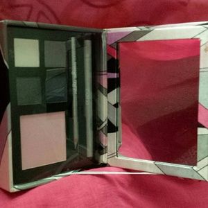 Cargo NIB Pro Cosmetics set!