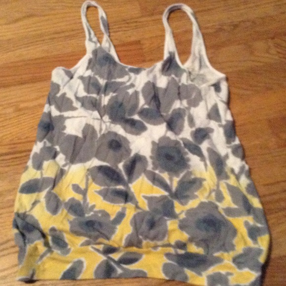 Cute tank top - Picture 2 of 2