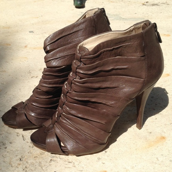 Brown/Gray Strapped Heel🍸