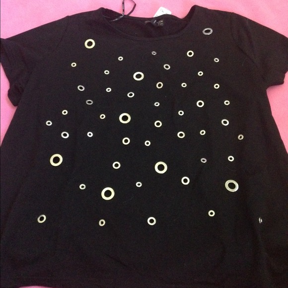 Sold! Black tee from f21