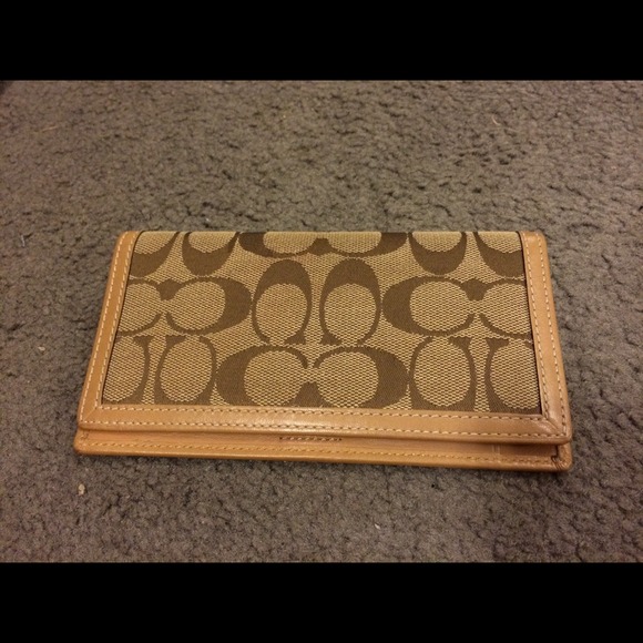 Coach checkbook